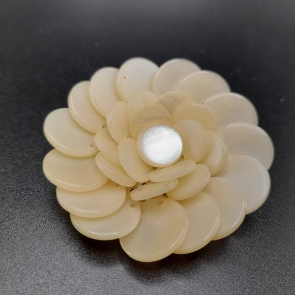 Vintage Mother of Pearl Flower Brooch, Mid-Century, 1950s, 2 1/8" - Picture 3 of 9